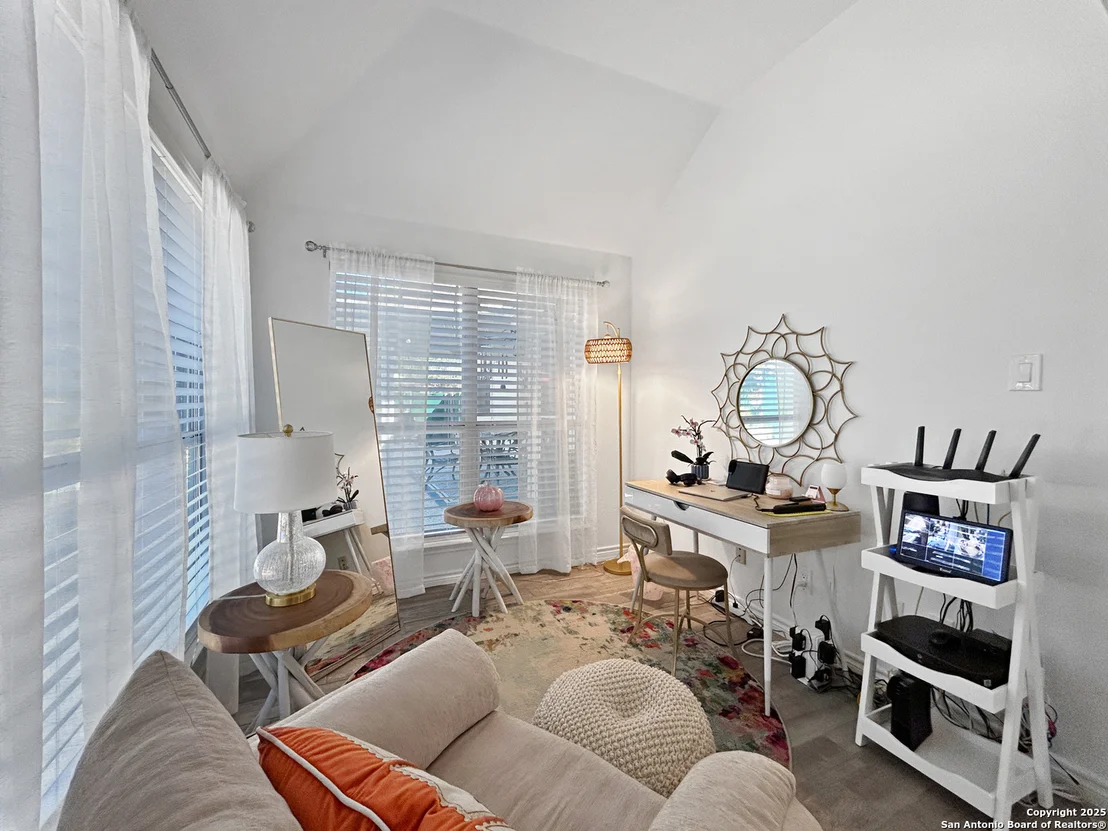 Photo of 1637 Circle Oak
