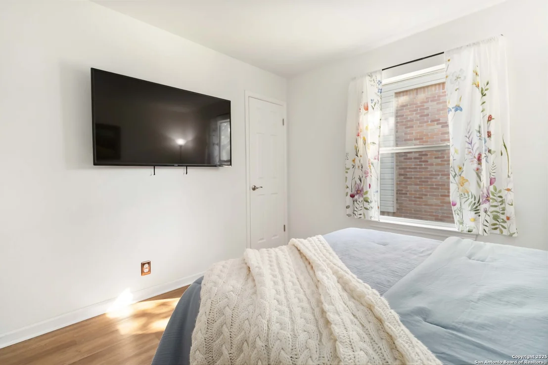 Photo of 9435 Fairpoint