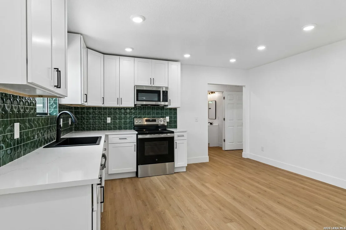 Photo of 923 CHICAGO BLVD