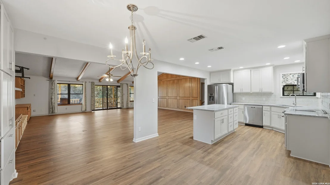 Photo of 132 W Outer Dr