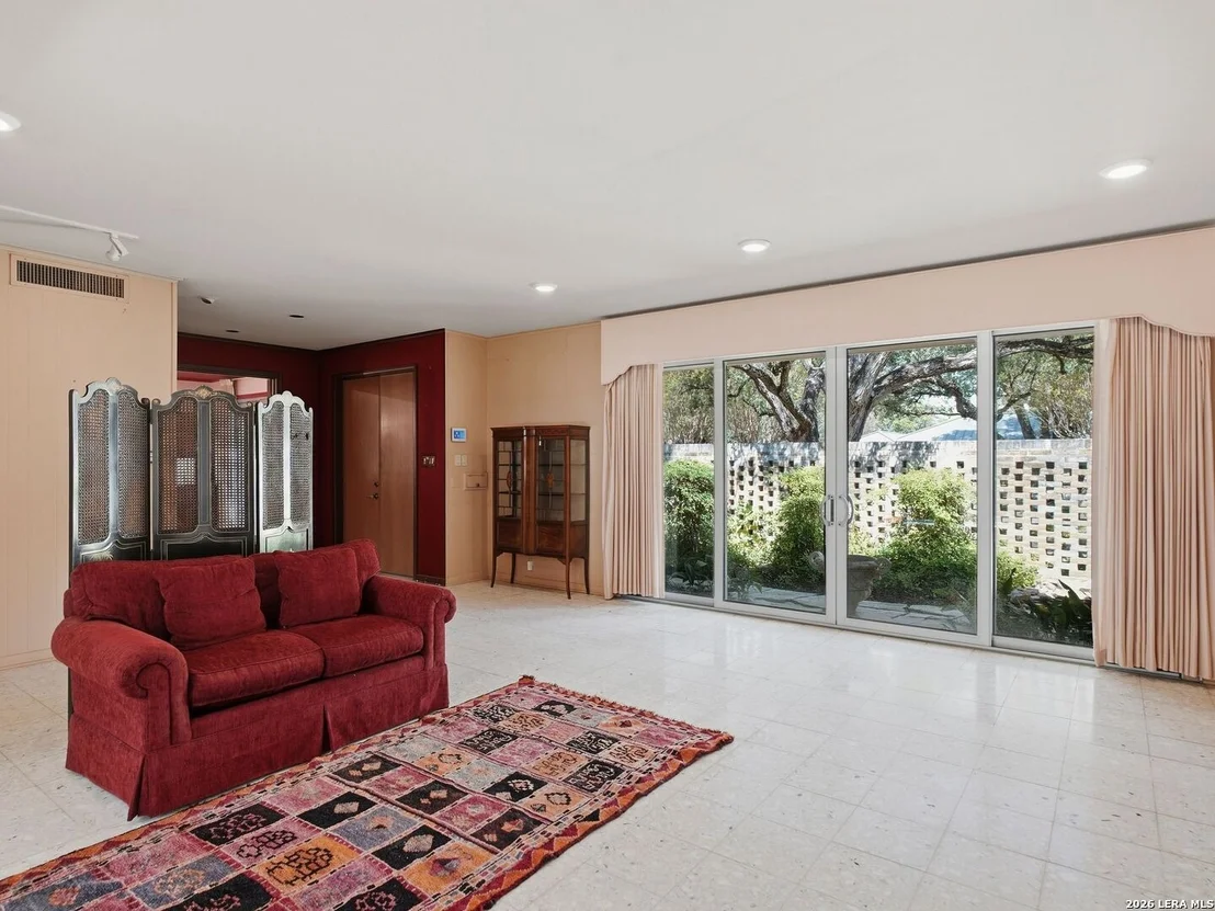 Photo of 122 LABURNUM DR