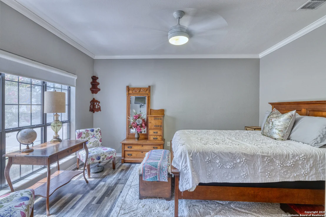 Photo of 6 Leona Heights