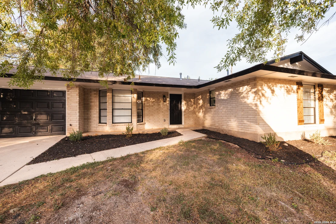 Photo of 331 SHIN OAK DR