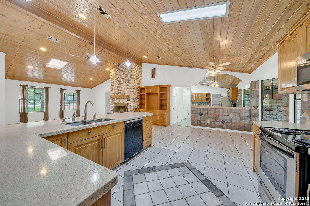 Photo of 301 Red Oak