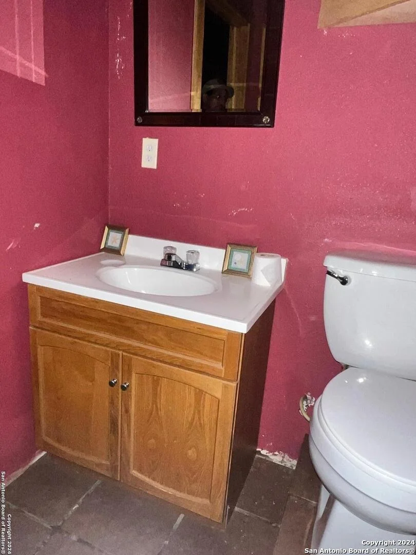 Photo of 290 River Oaks
