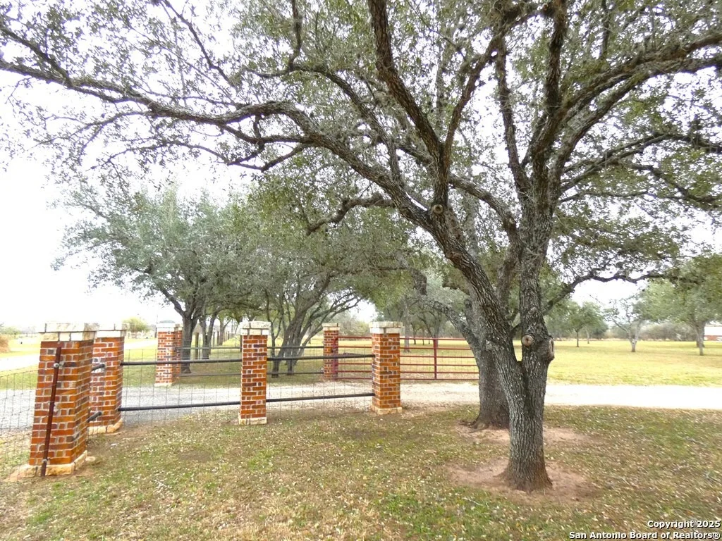 Photo of 283 Live Oak Rd