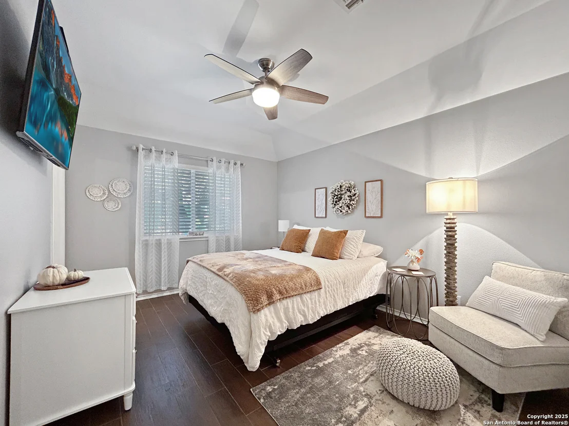 Photo of 1637 Circle Oak