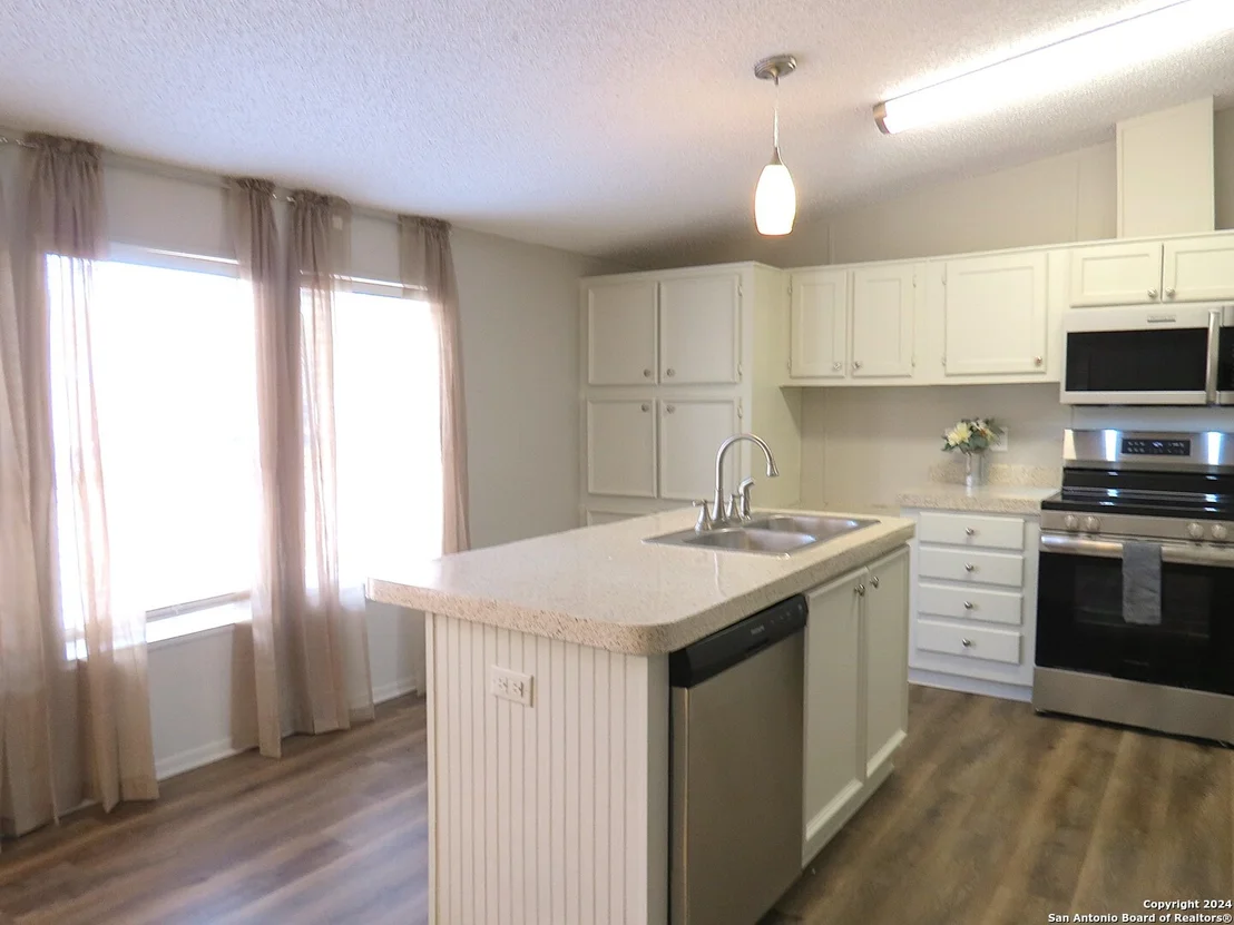 Photo of 315 LORAINE DR