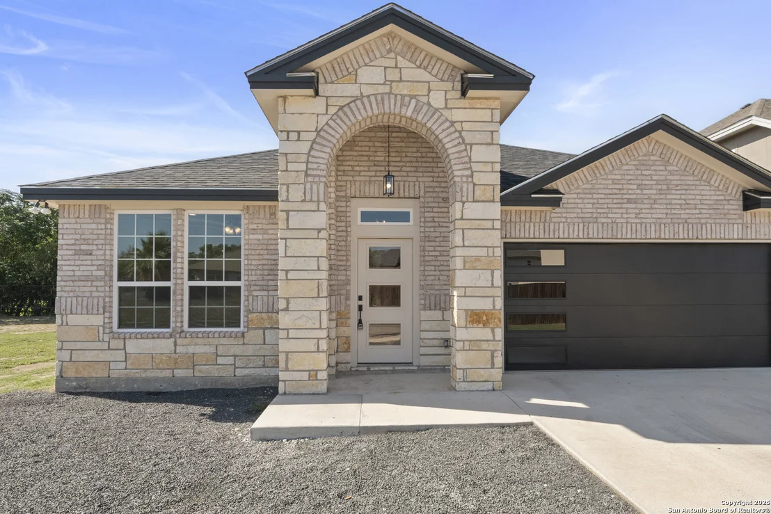 Photo of 109 Sutton PL