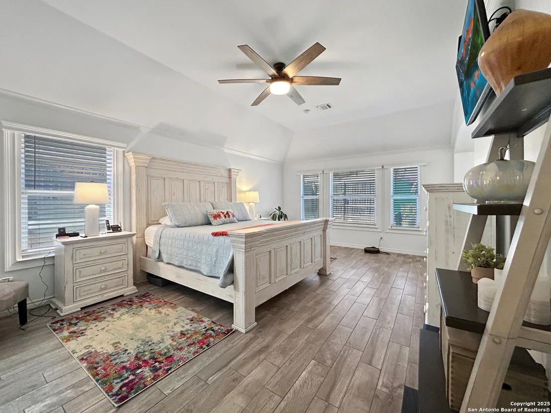 Photo of 1637 Circle Oak