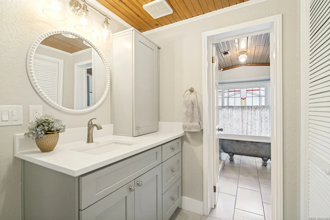 Photo of 340 JAMES ST