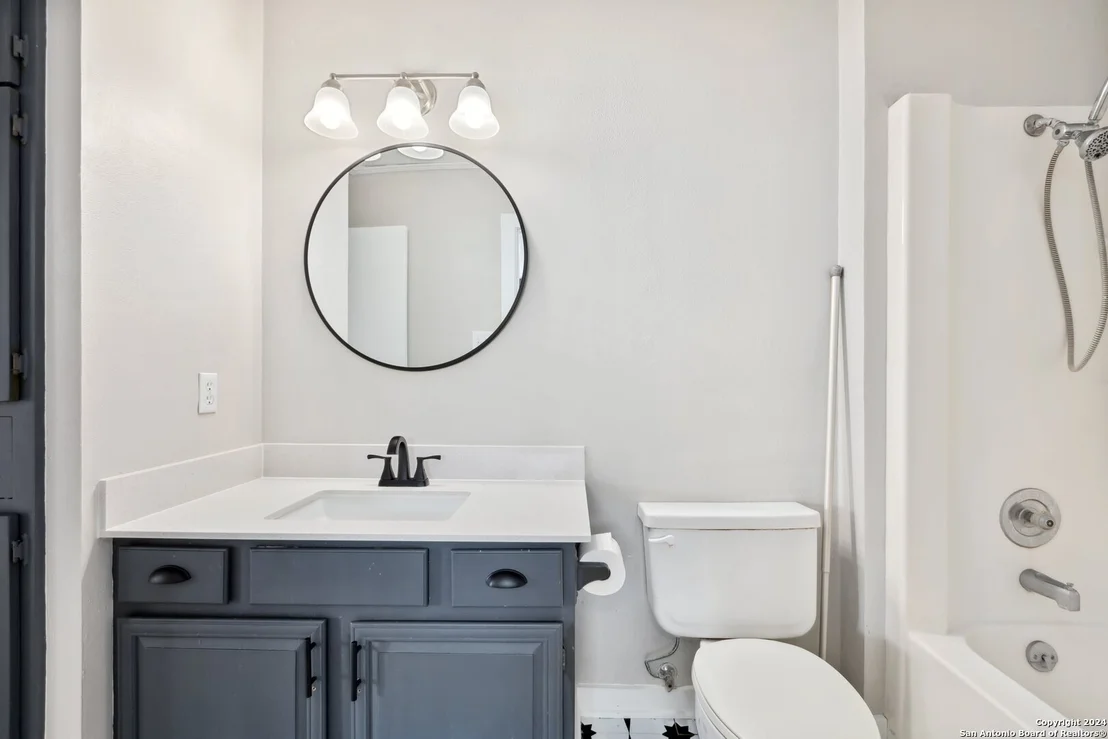 Photo of 8 ROSELAWN CIR