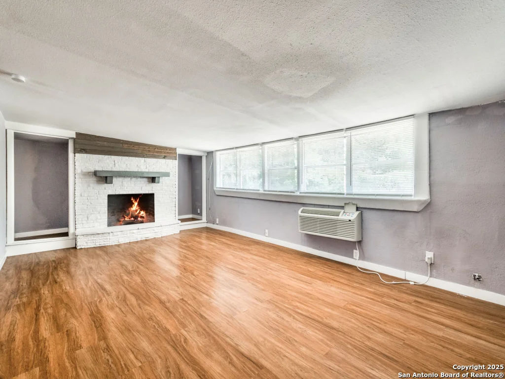 Photo of 615 Edgebrook