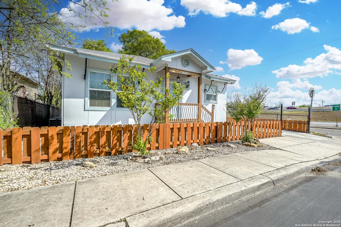 Photo of 1503 Edison Dr
