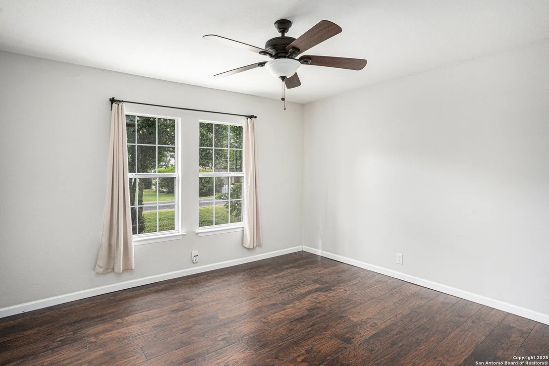 Photo of 305 Kneupper