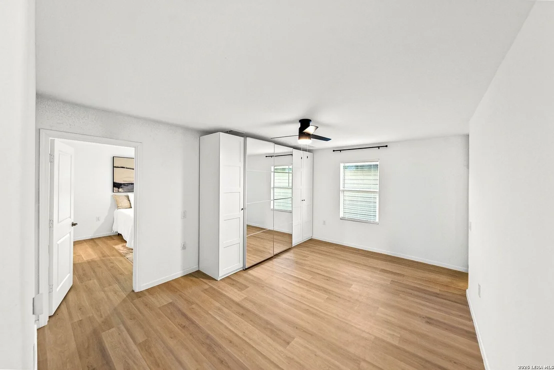 Photo of 822 COOK BND
