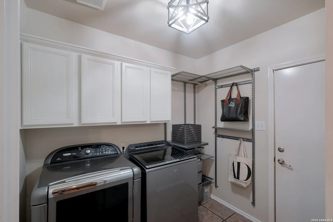 Photo of 823 Peg Oak