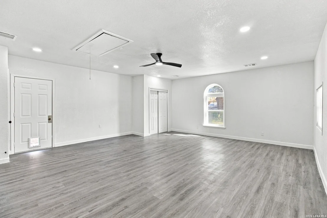 Photo of 6814 SUNLIGHT DR