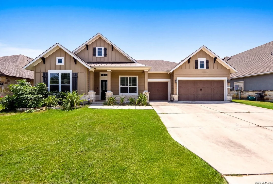 Photo of 11812 Field Bend