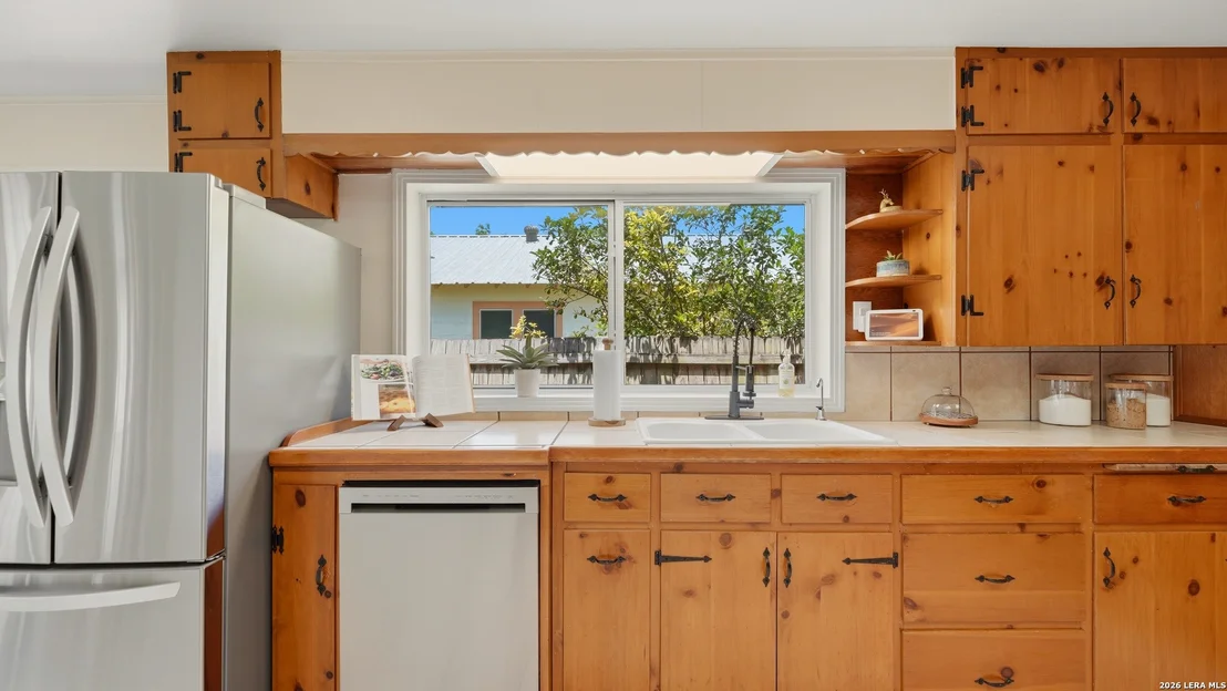 Photo of 596 WILLOW AVE