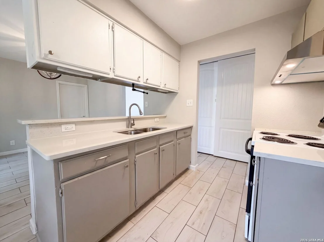 Photo of 102 DARTMOOR DR