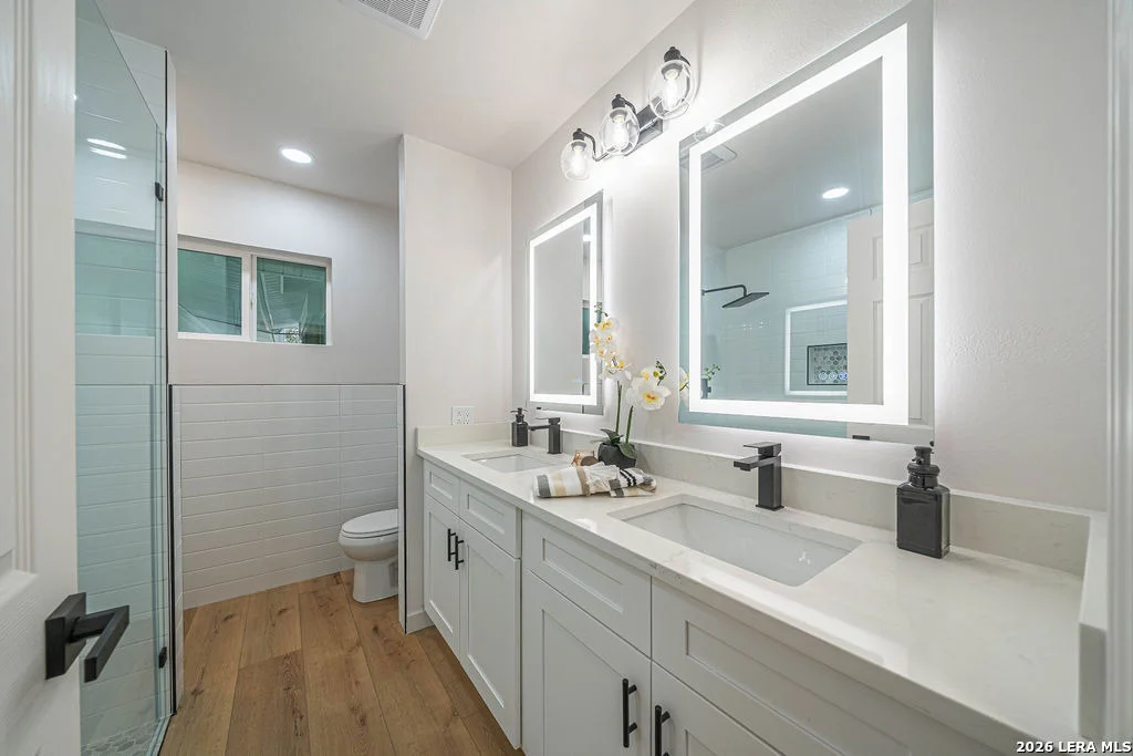 Photo of 355 Donella