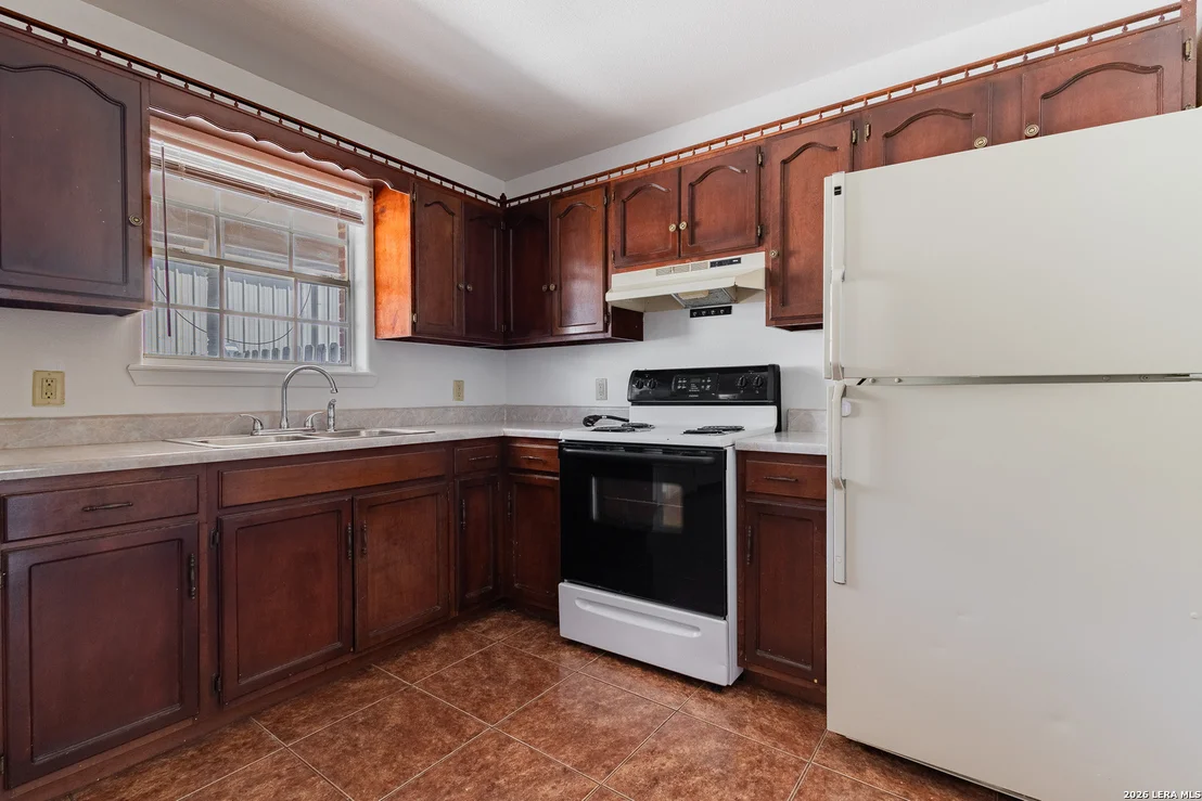 Photo of 121 Falcon Blvd