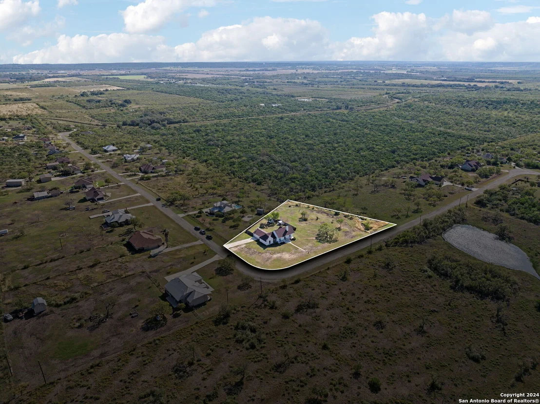 Photo of 856 COUNTY ROAD 367