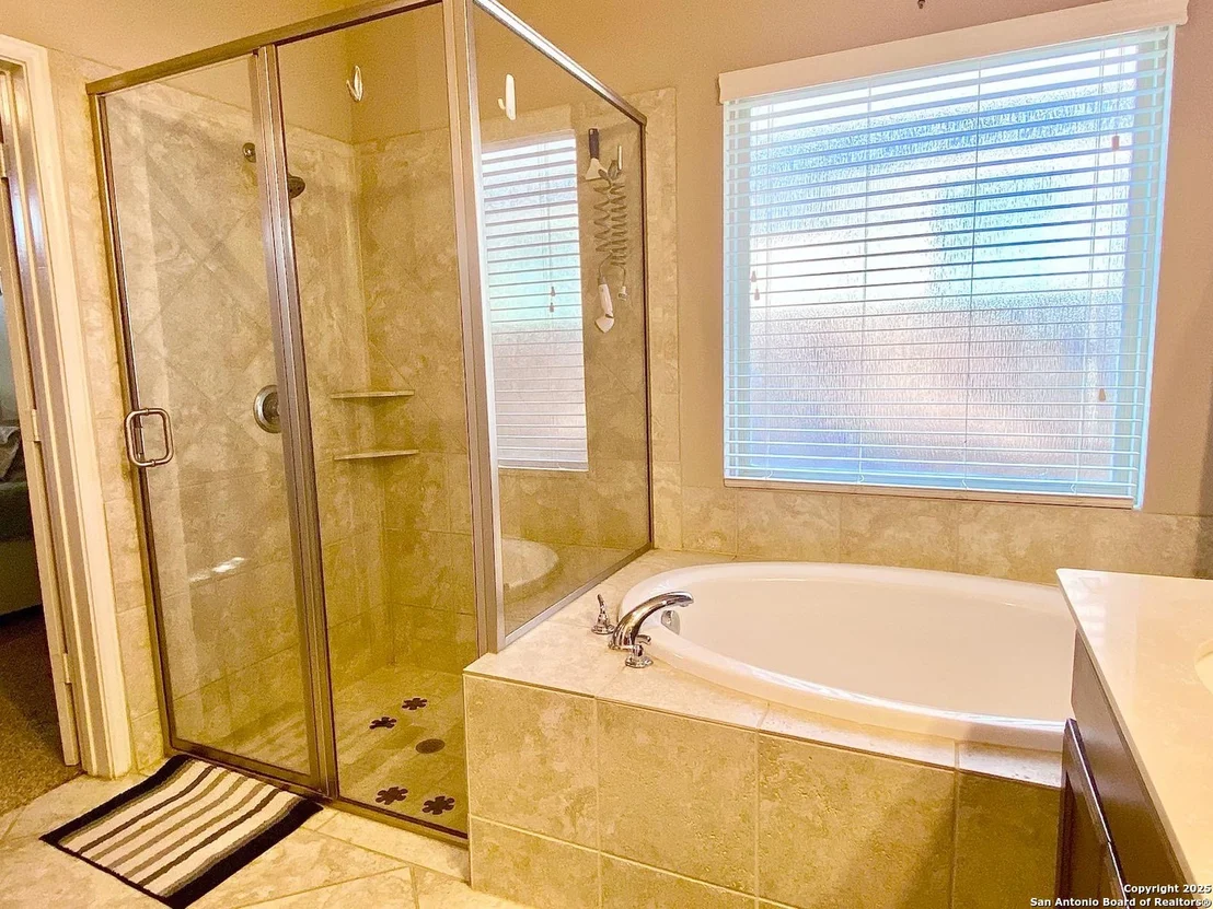 Photo of 8714 White Crown