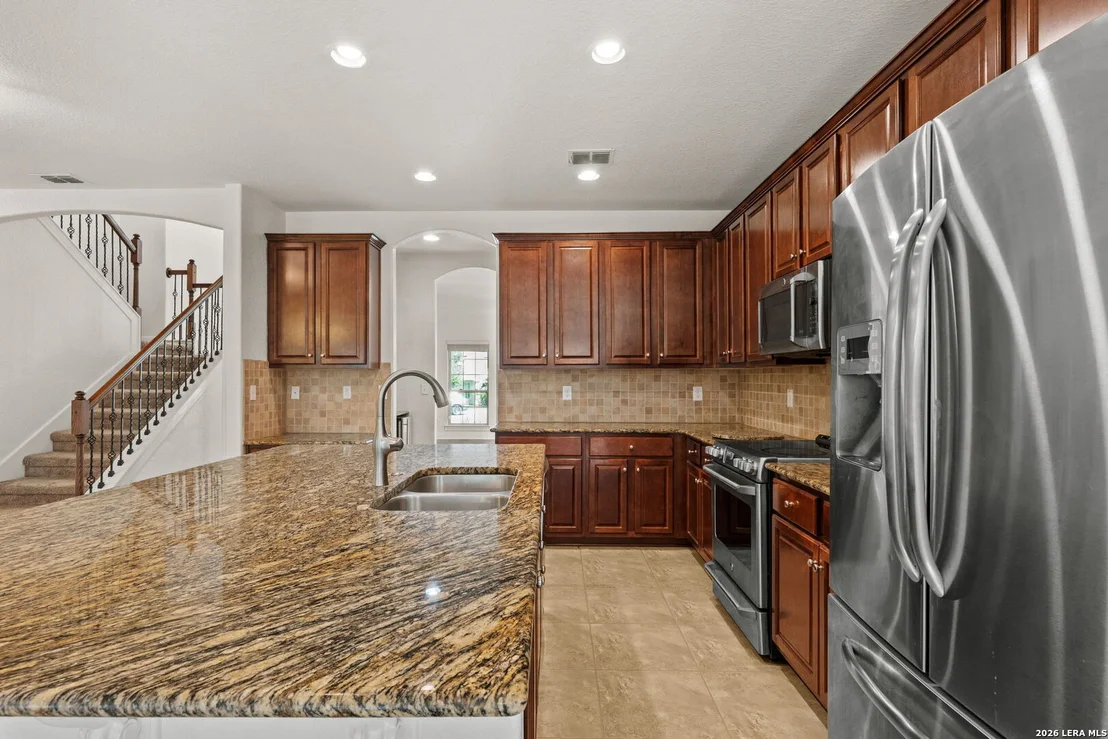 Photo of 221 WINDSOR DR