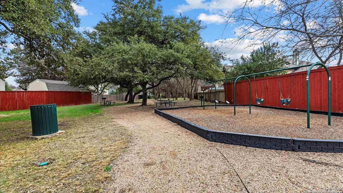 Photo of 4664 Summit Hill Dr