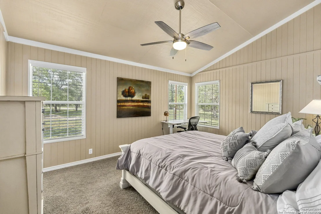 Photo of 592 Oakridge Trail