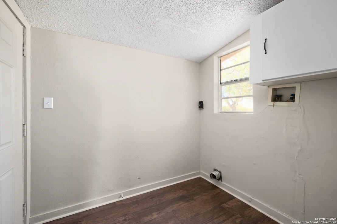 Photo of 412 W Coker