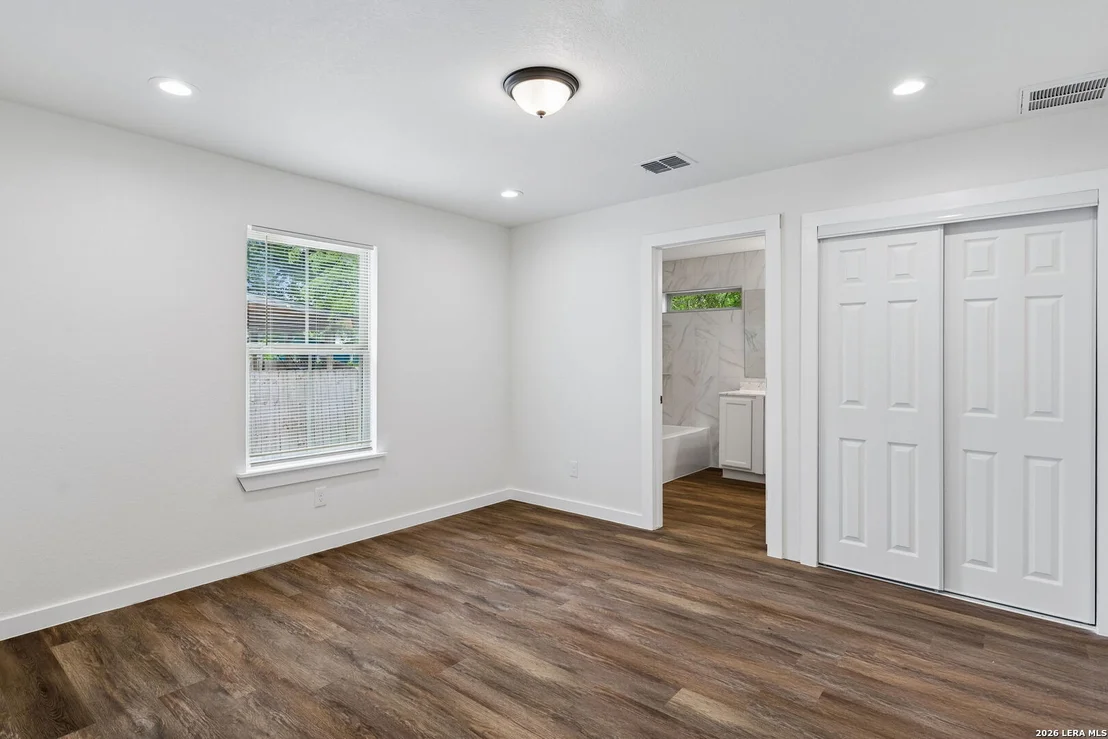 Photo of 426 IKE ST