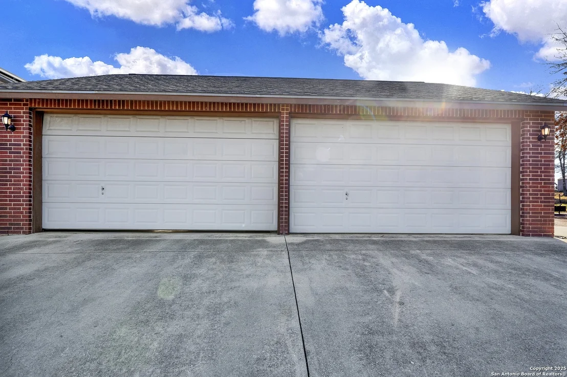 Photo of 330 TWIN OAK