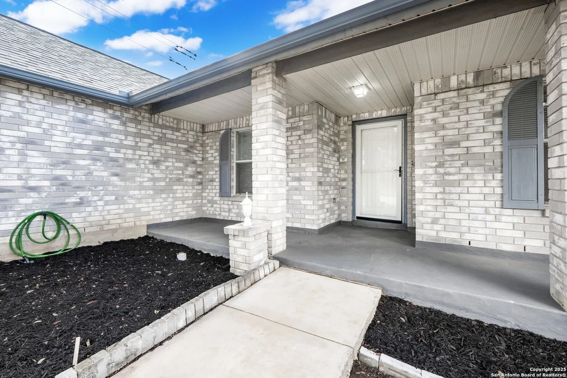 Photo of 7403 Legend Point Dr