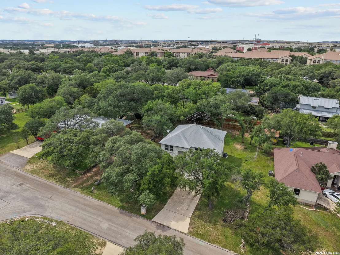 Photo of 1923 TOWN OAK DR