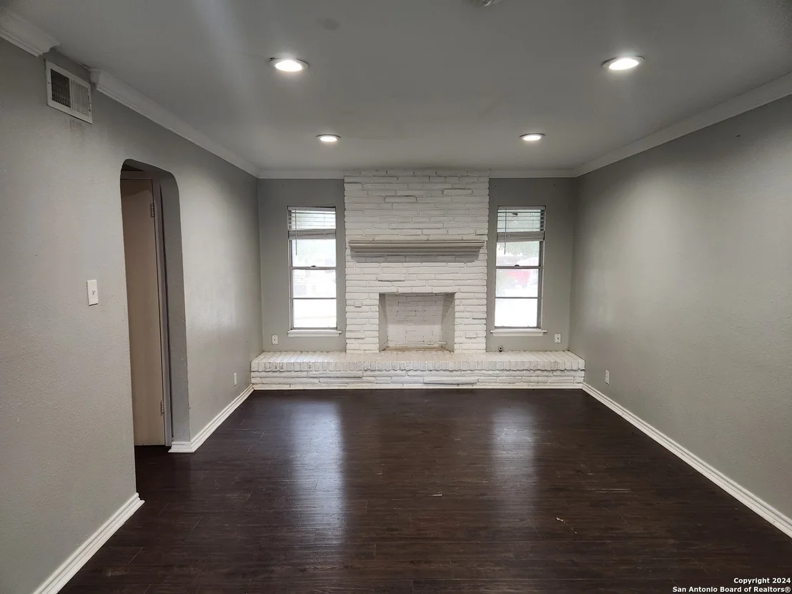 Photo of 327 MADRID DR