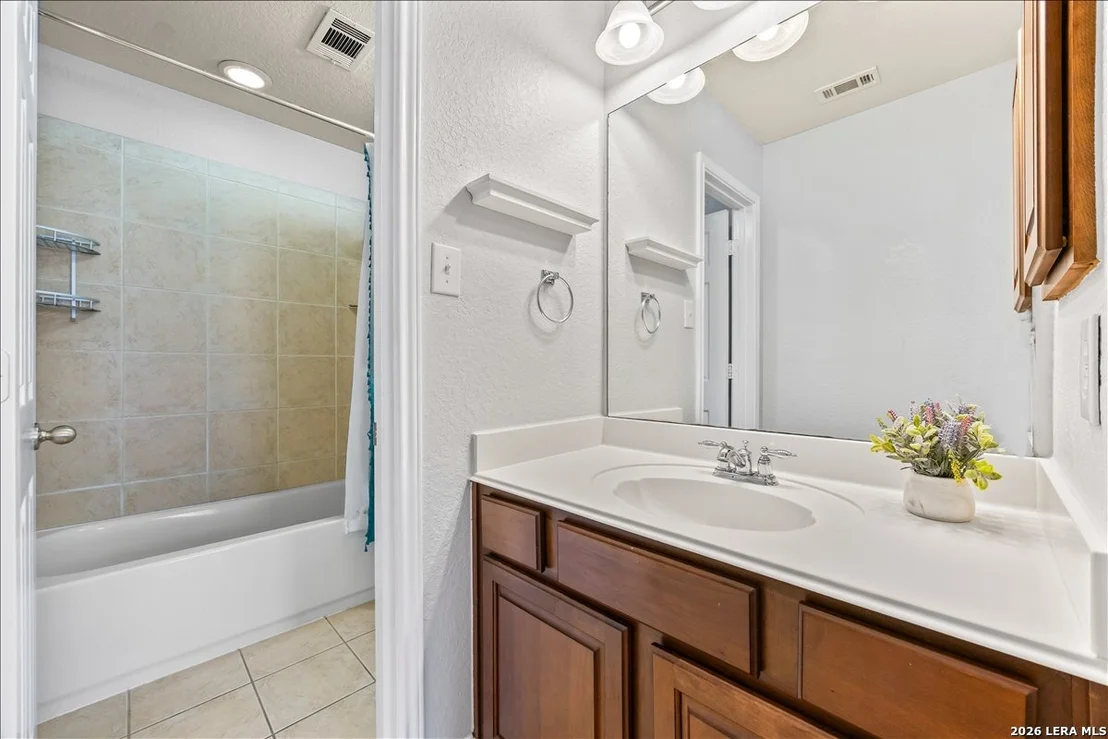 Photo of 430 White Cyn