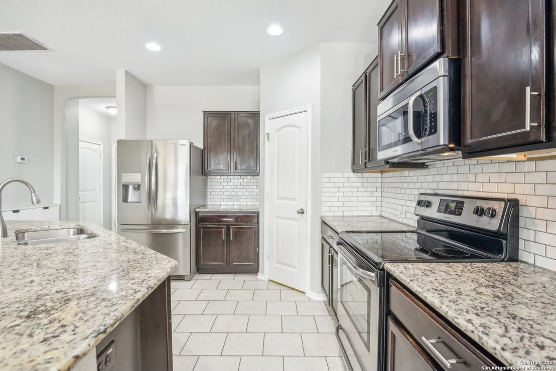 Photo of 429 KINGS WAY