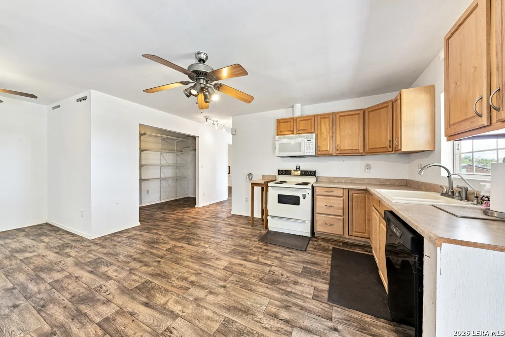 Photo of 103 Lariat Dr