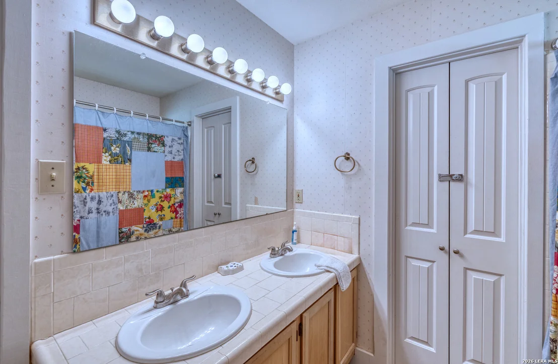 Photo of 270 Robinson