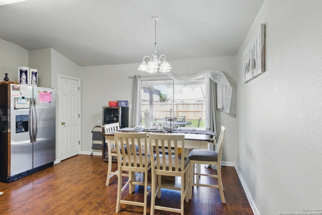 Photo of 1726 BARKING WOLF