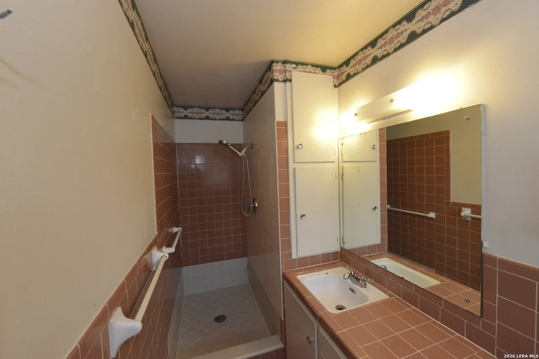 Photo of 222 ZEPHYR DR