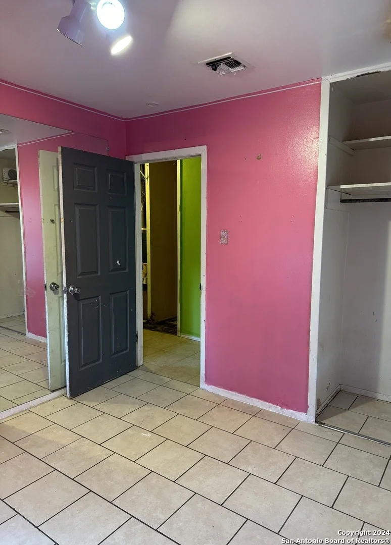 Photo of 122 Dumont