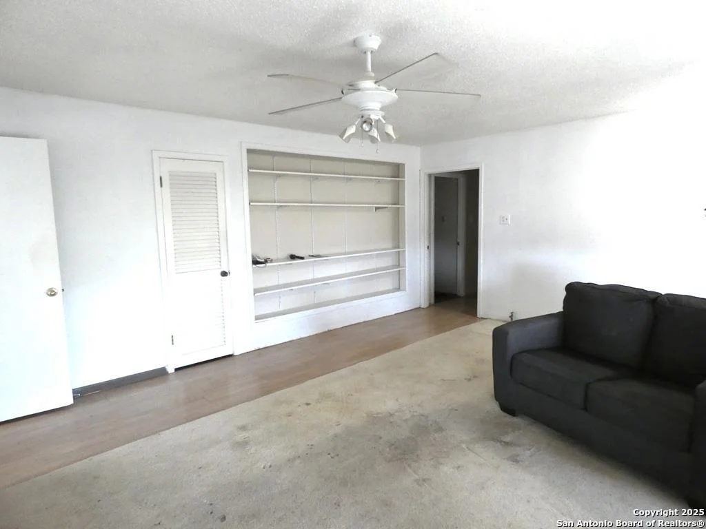 Photo of 227 Deaf Smith Rd