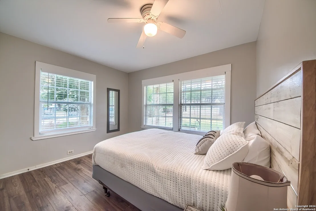 Photo of 1382 RIVER RD