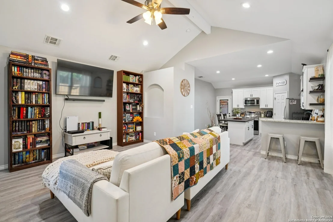 Photo of 636 Skyline Dr