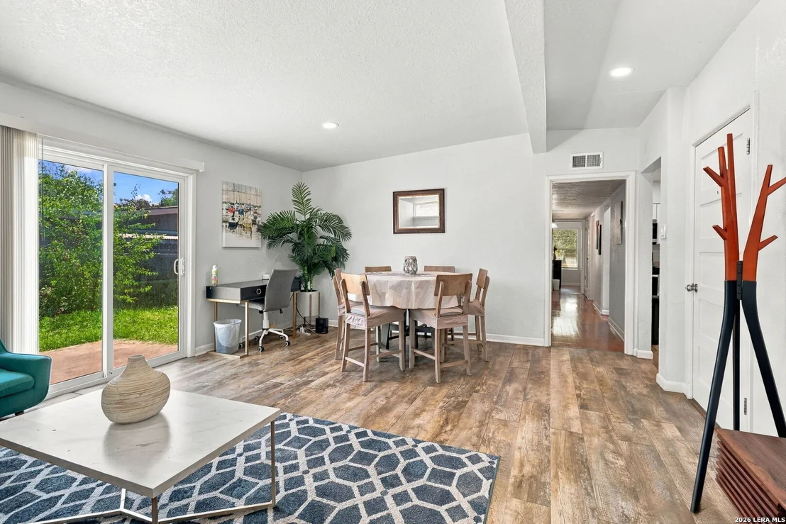 Photo of 458 Sharon Dr