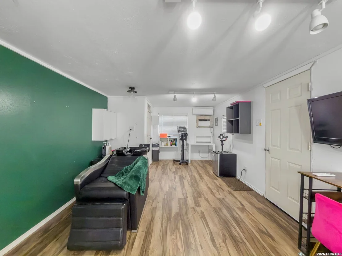 Photo of 359 Pilgrim Dr